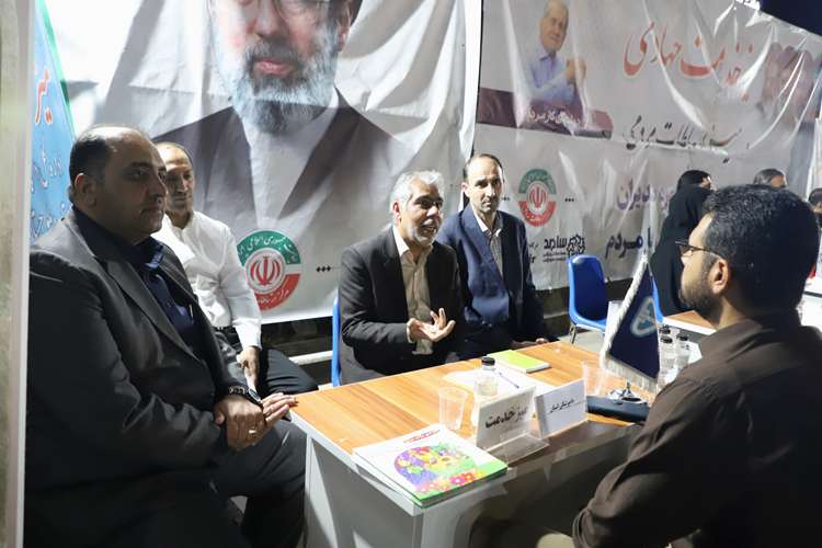  برگزاری میز خدمت جهادی و ارتباطات مردمی با حضور مدیرکل دامپزشکی استان