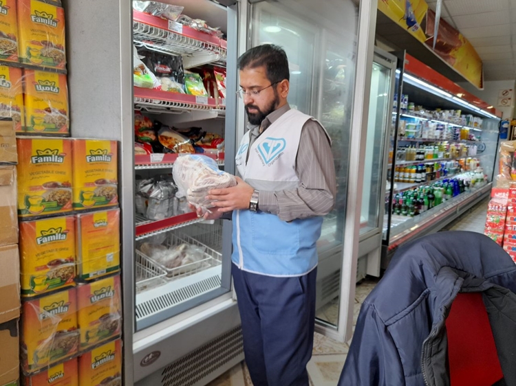 نظارت و بازدید دامپزشکی از مراکز تولید، توزیع و عرضه فرآورده‌ خام دامی در شهرستان میرجاوه