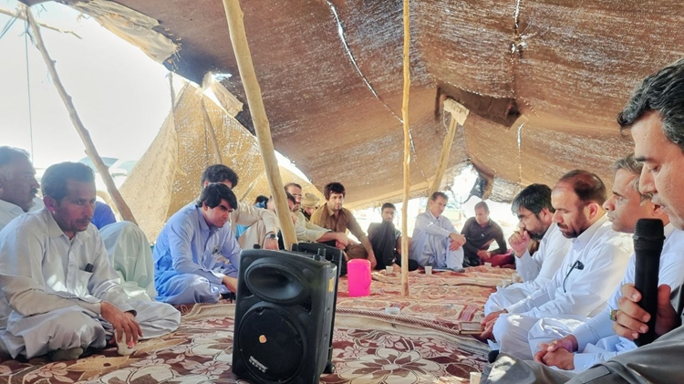 خدمات بهداشتی دامپزشکی برای حمایت از سرمایه و تولیدات دامی مناطق عشایری می‌باشد.