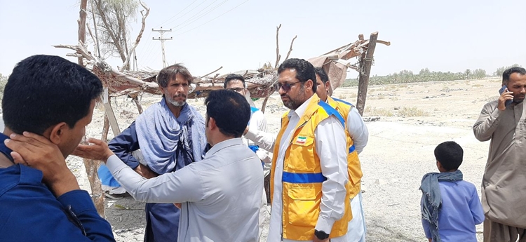 عرضه دام و طیور زنده و کشتار غیرمجاز خارج از کشتارگاه و در معابر عمومی سراوان تهدید کننده سلامت مردم است. 